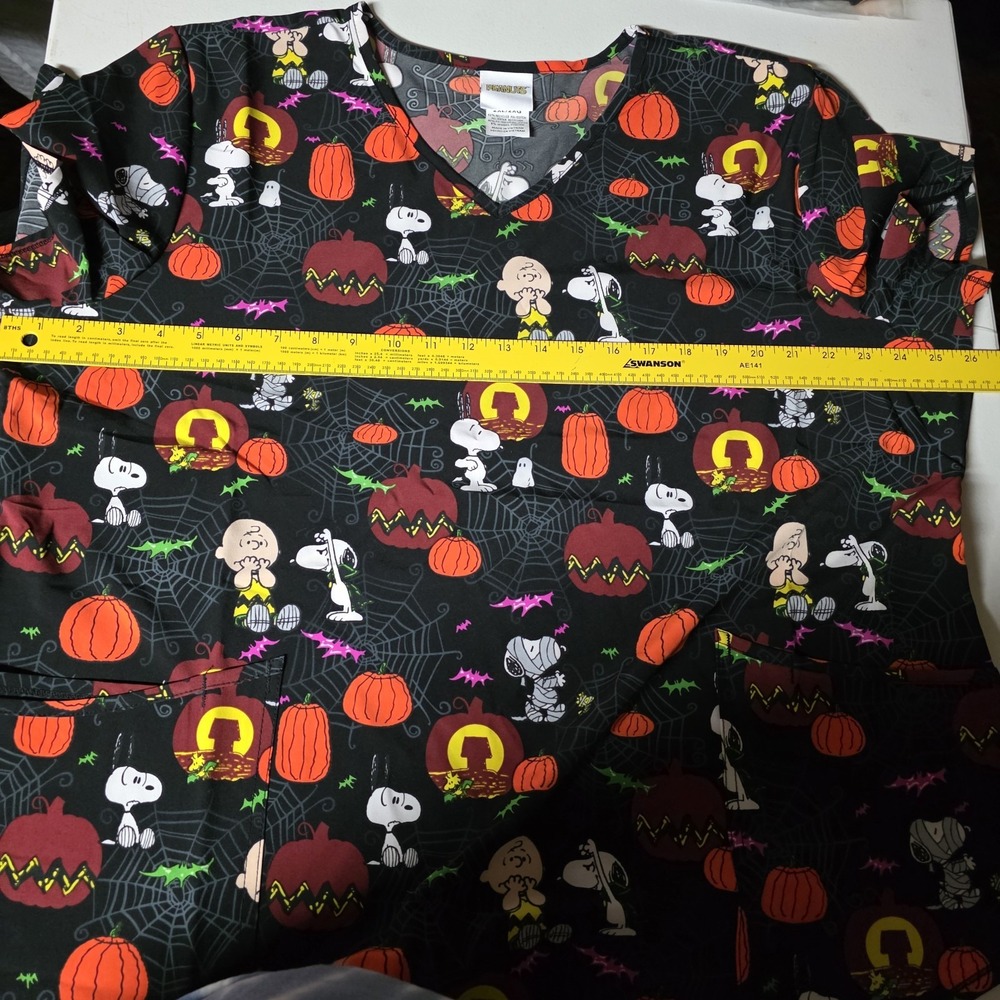 New PEANUTS Women's 2XL Halloween Charlie Brown Snoopy‎ Short Sleeve Scrub Top - Picture 8 of 9